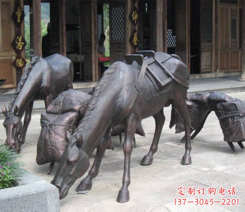 湖北拖行李的马动物铜雕