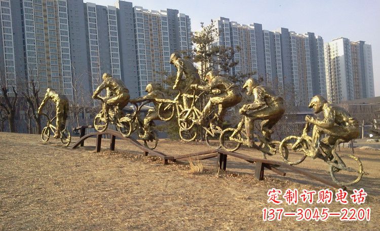 湖北玩花样自行车人物铜雕