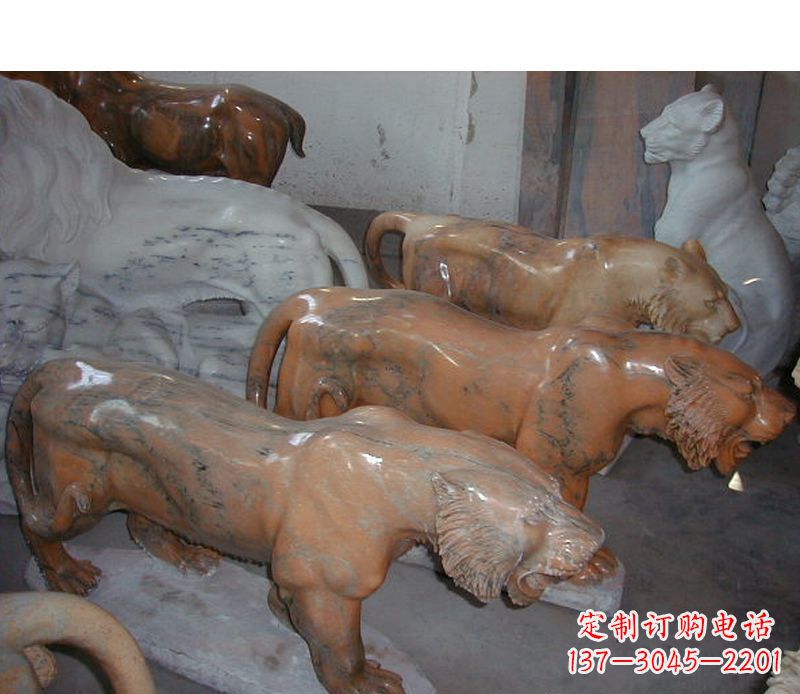 湖北晚霞红动物老虎石雕