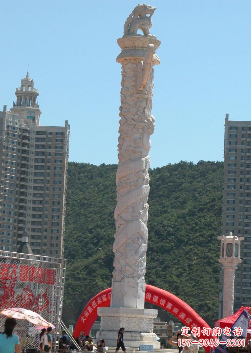 湖北晚霞红广场龙柱