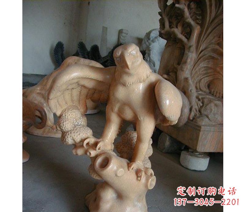 湖北晚霞红老鹰石雕