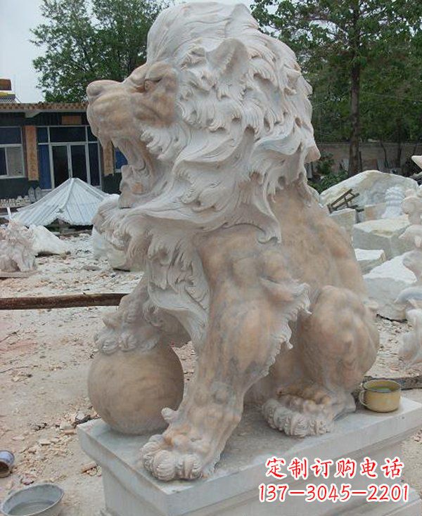 湖北晚霞红寺庙门口西洋狮子石雕
