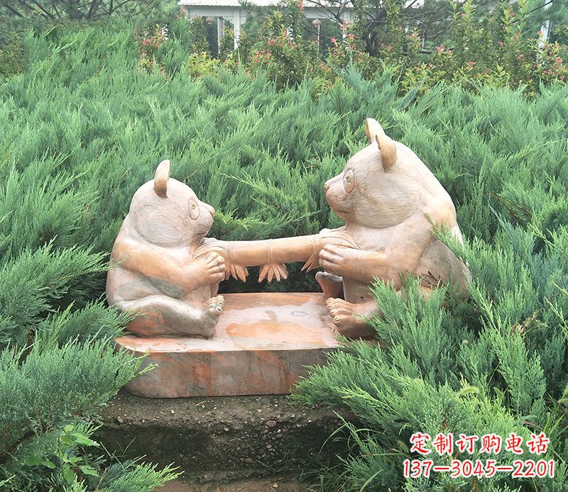 湖北晚霞红熊猫母子石雕