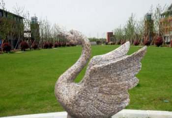 湖北优雅迷人的天鹅雕塑