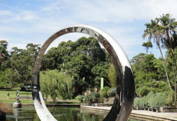 湖北水景不锈钢镜面圆环雕塑