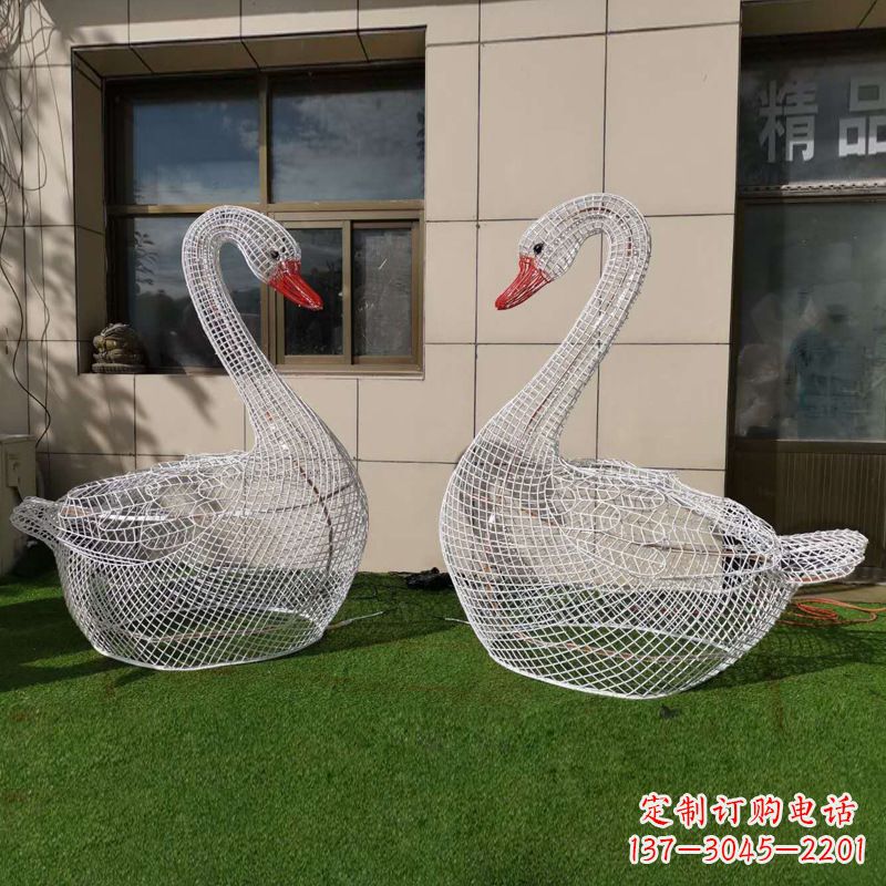 湖北卧姿天鹅网格动物雕塑园林草坪动物摆件