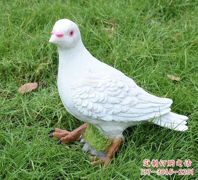 湖北西方的鸽子雕塑