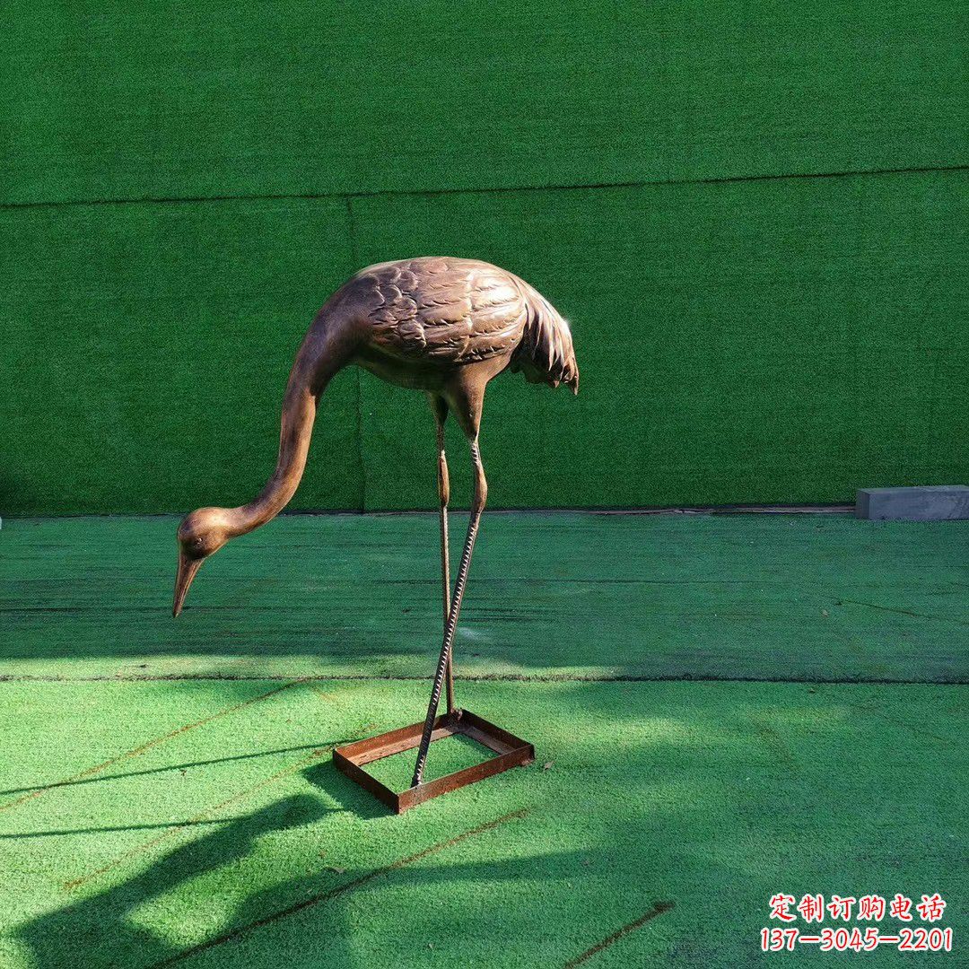 湖北仙鹤拉鼓铜雕塑