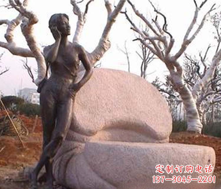 湖北现代女人打电话铜雕