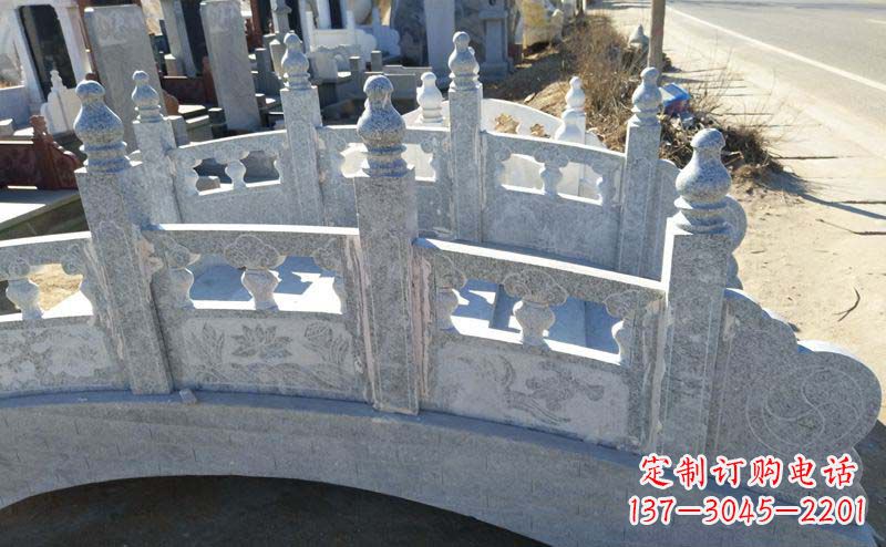湖北小区公园大理石拱桥
