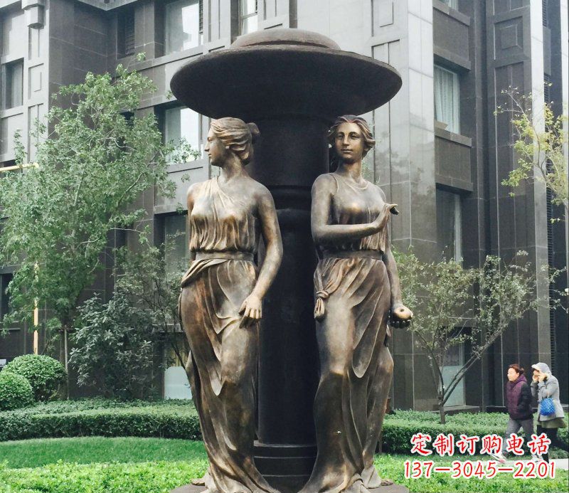 湖北小区西方女人人物铜雕
