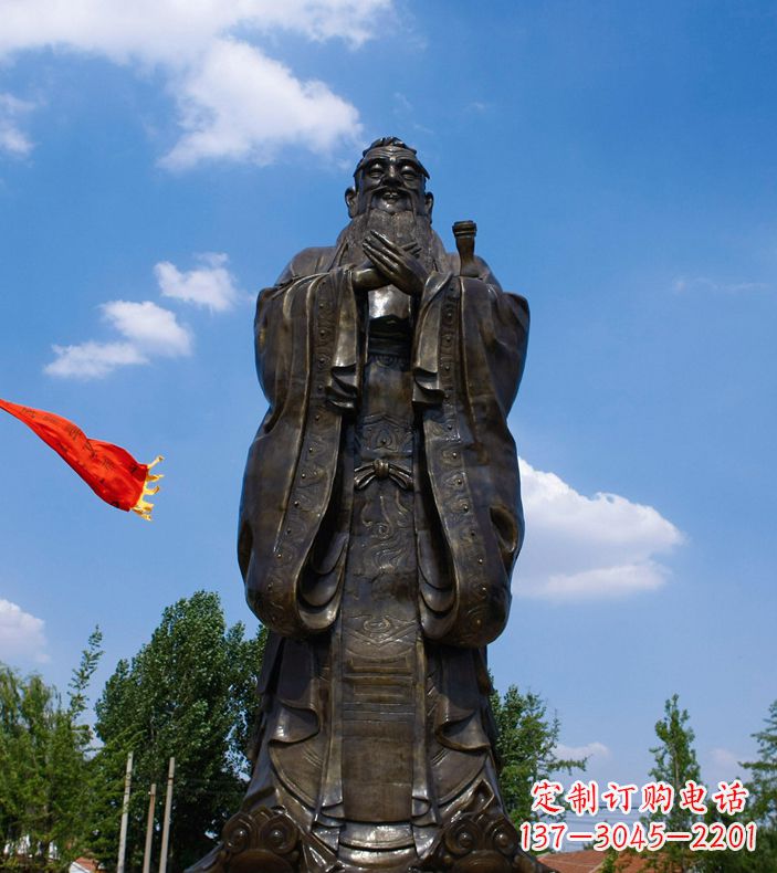 湖北校园里的孔子雕像