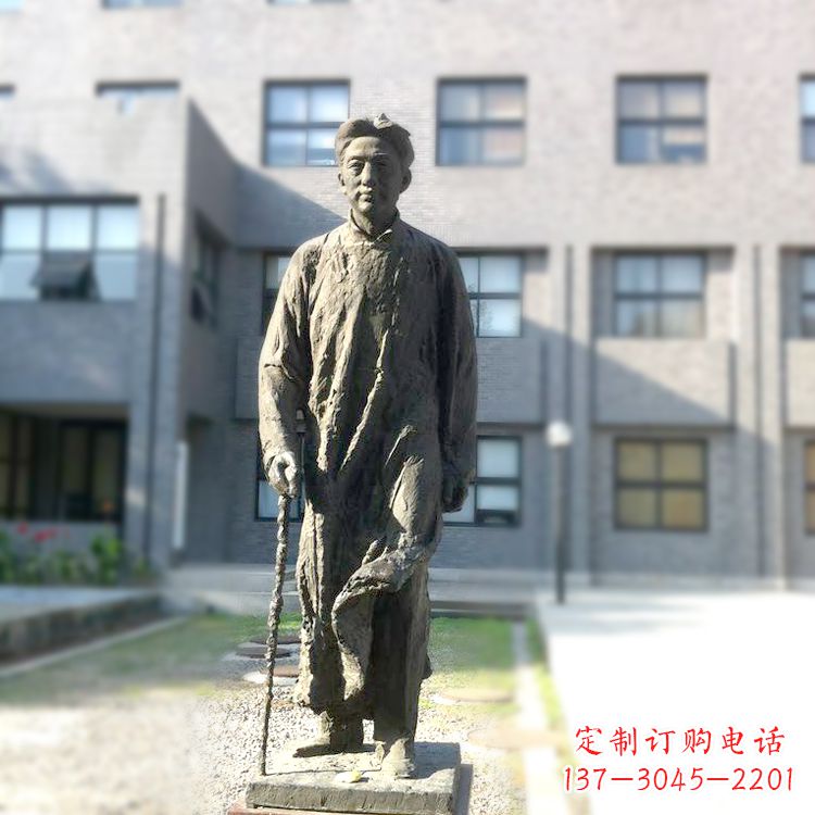 湖北校园名人徐悲鸿雕塑