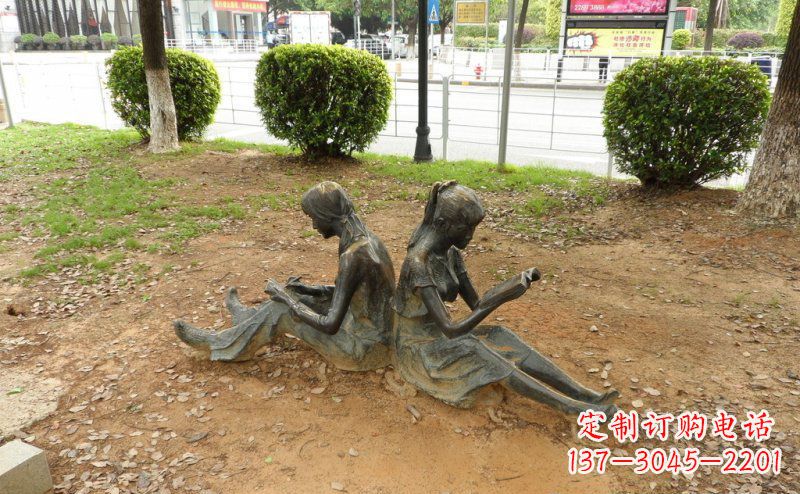 湖北校园坐着看书的女孩人物铜雕