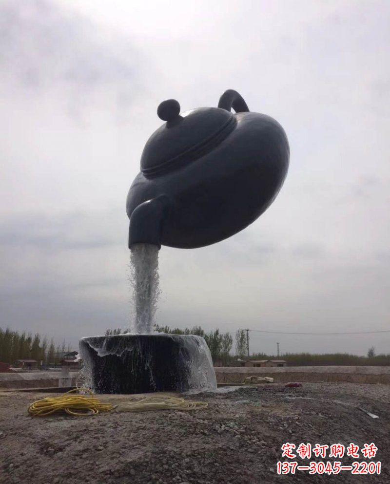 湖北新疆流水的茶壶铜雕