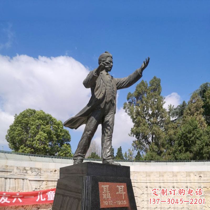 湖北音乐家聂耳公园广场雕像
