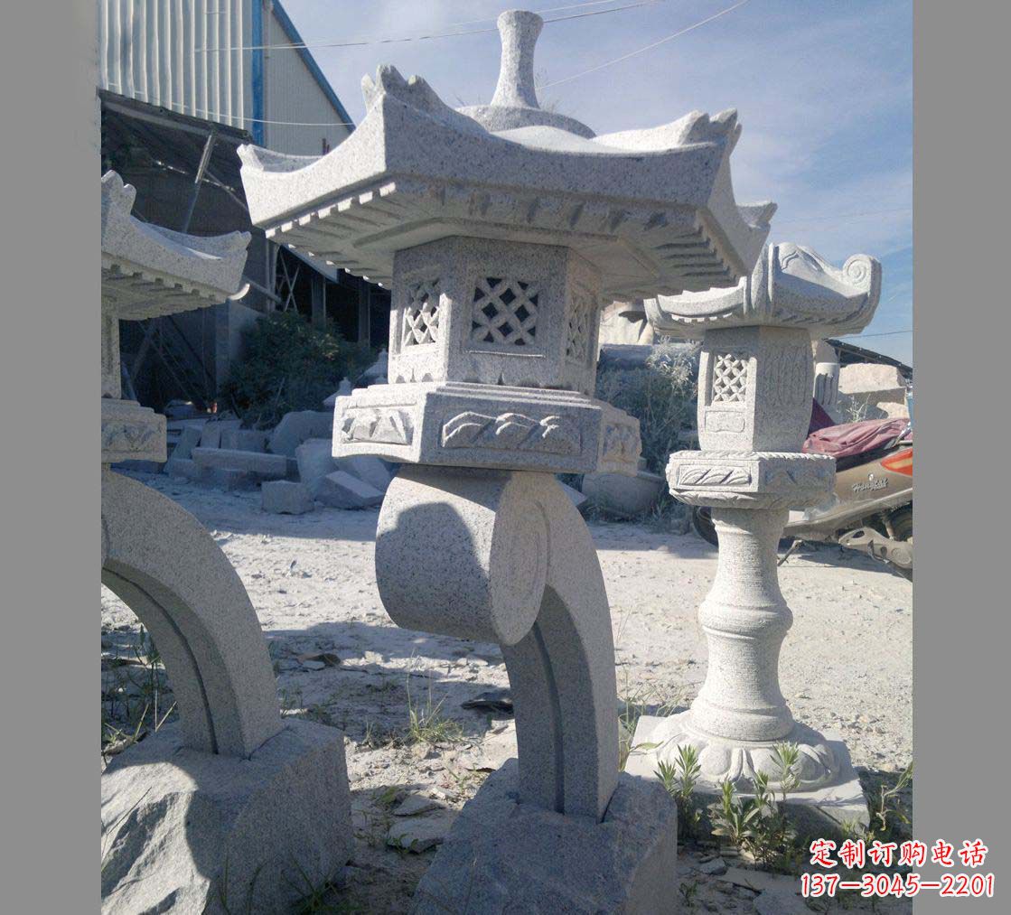 湖北园林景观草坪石灯雕塑