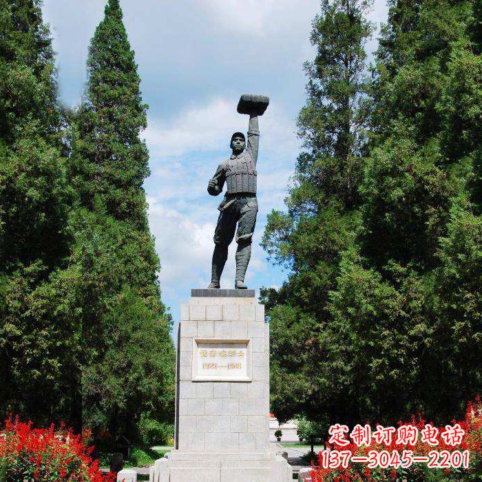 湖北战斗英雄董存瑞雕塑-景区园林英雄人物景观雕塑