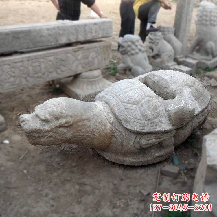 湖北朱雀站在赑屃上的石雕