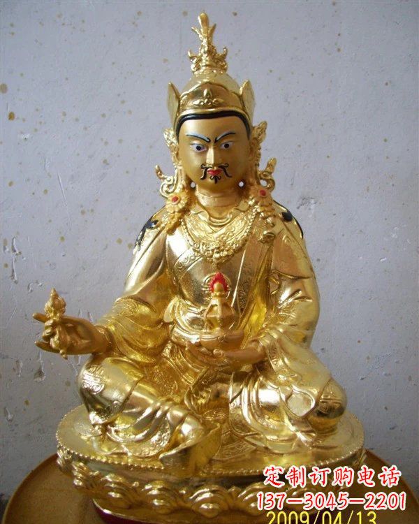 湖北铸铜贴金藏佛莲花生大士雕塑