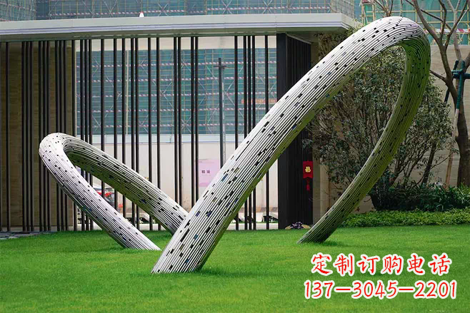 湖北景观雕塑-酒店草坪创意不锈钢圆环景观雕塑