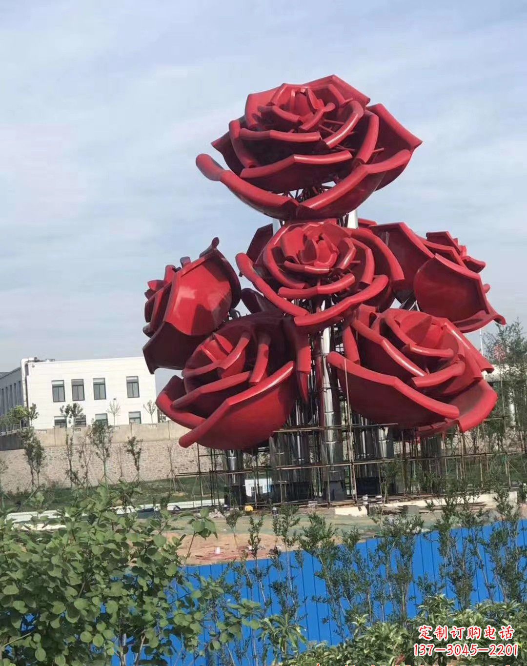 湖北玫瑰花雕塑-广场创意不锈钢红色玫瑰花雕塑